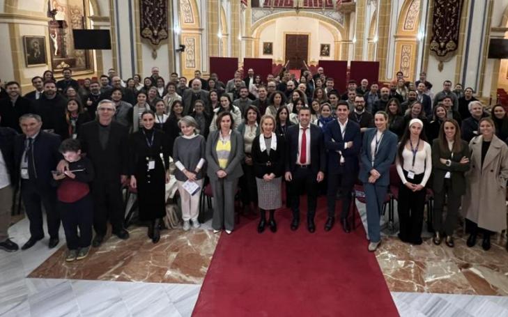 Group photo of the UCAM Alumni meeting held in the Temple of the Los Jerónimos monastery