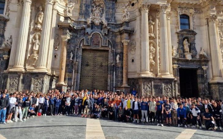 Group photo in front of the baroque façade of the Cathedral of Murcia with the pilgrims from the Faculty of Sport and the UCAM Polytechnic School