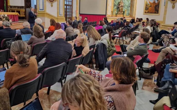 The temple of the Monastery of Los Jerónimos hosts the talks and presentations of the Annual Multiple Sclerosis Meeting.
