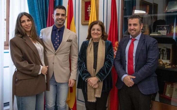 Group photo following the signing of the agreement in the Los Jerónimos Monastery