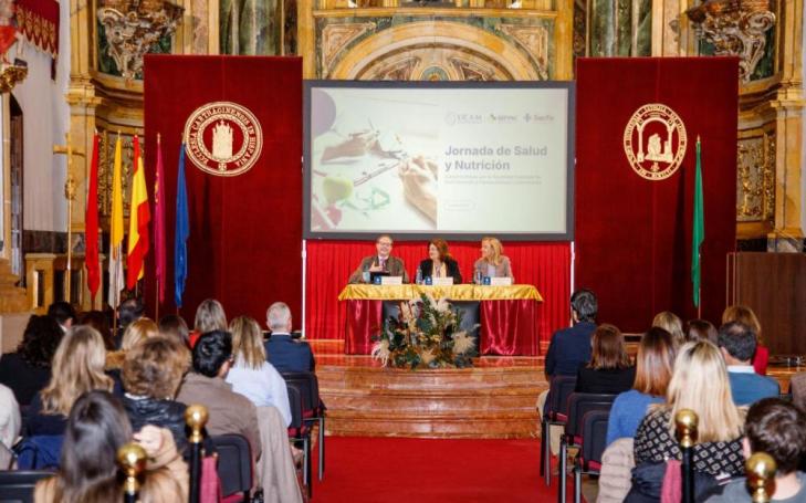 María Dolores García, UCAM president, inaugurated the conference together with Jesús Carlos Gómez, president of the Spanish Society of Community Pharmacists and Nutritionists, and Pilar Zafrilla, vice-dean of the UCAM Degree in Pharmacy