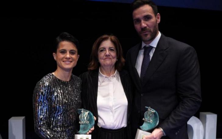 María Dolores García, UCAM President, with athletes María Pérez and Saúl Craviotto, both connected to the university