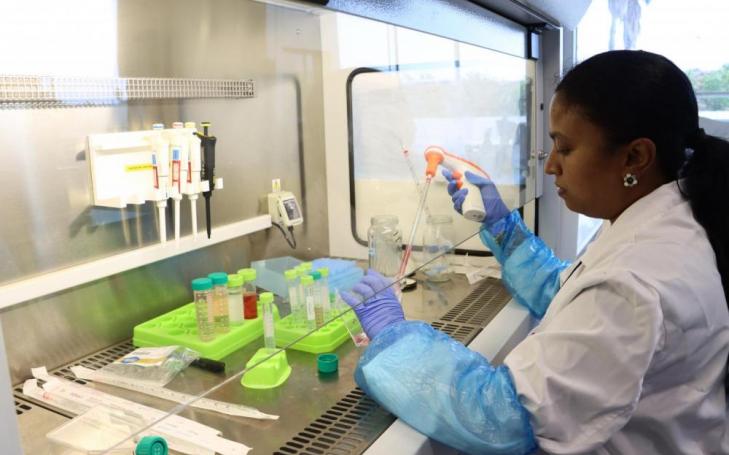 Researcher Lakshmi Jeevithan in one of the laboratories of the Universidad Católica de Murcia.