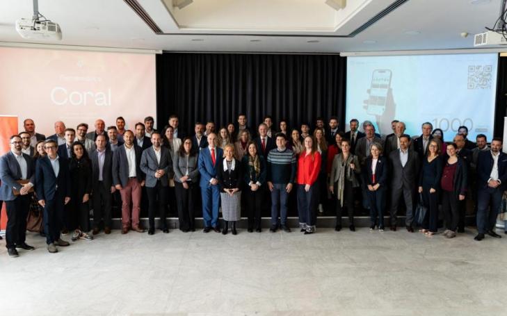 Family photo at the end of the presentation ceremony of Coral