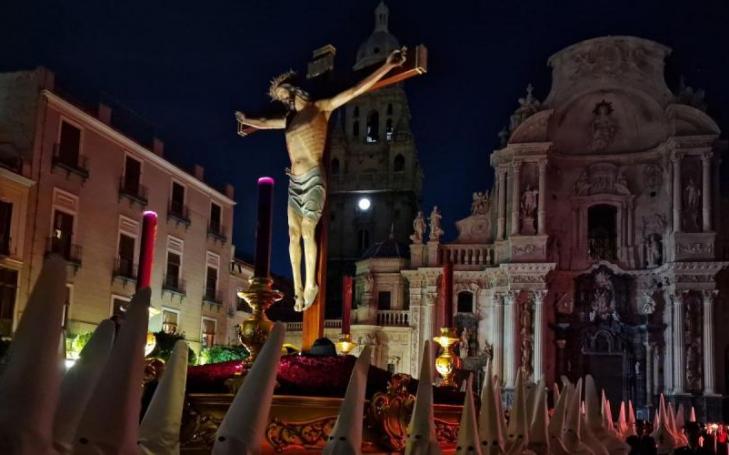 The Cristo de la Salud passing through the Plaza Cardenal Belluga (Cardinal Belluga Square) in Murcia