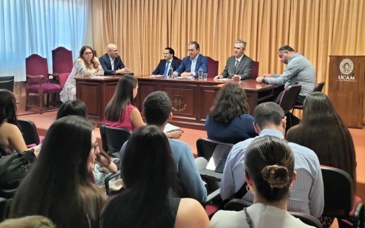 Law students in the Courtroom Classroom on the Murcia Campus during the seminar.