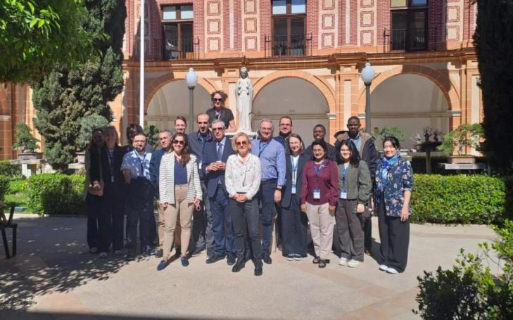 Family photo of the participants in the 9th UCAM Staff Week