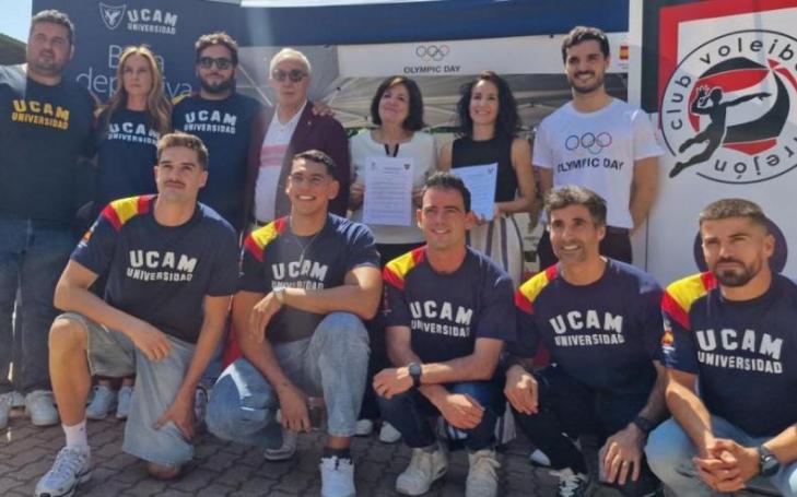 Several UCAM athletes, Alejandro Blanco and Alejandro Navarro, attended the signing of the agreement between UCAM and Club Voleibol Torrejón.