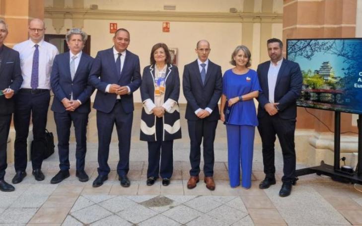 Authorities present at the presentation of the Chair in Asian Studies