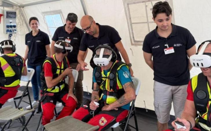 The UCAM team with the emergency personnel using virtual reality as a training tool.