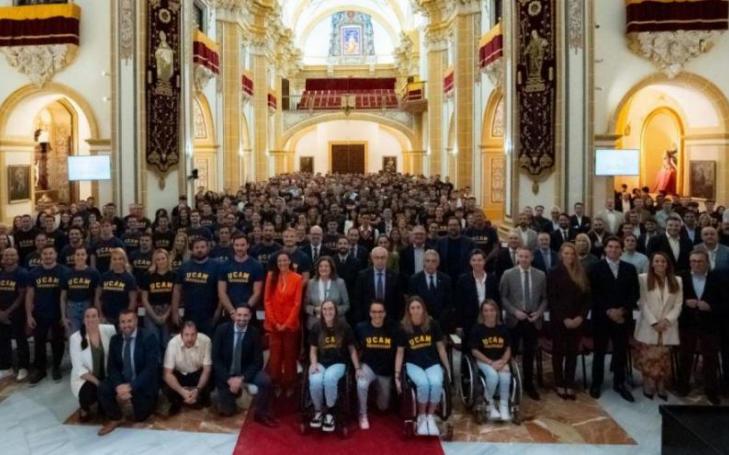Group photo of the UCAM Sports Gala 2025