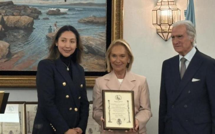 The UCAM Rector receives the award from Carlos Escudero de Burón, President of the Carlos III Foundation, and Vanessa Pereira, Vice-President of the Ibero-American Branch of this institution