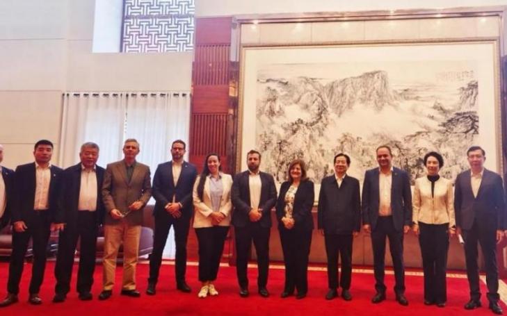 Group photo of the institutional meeting between representatives of UCAM and the government of the Chinese province of Shandong.