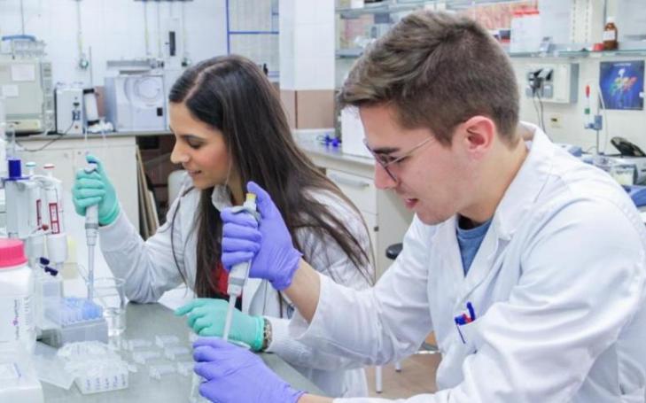 Students in the field of nutrition and dietetics are trained with the best equipment