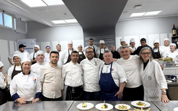 Professors and students from MTU (Ireland), Karabuk University (Turkey), and UCAM at the Gastrolab during the international meeting.