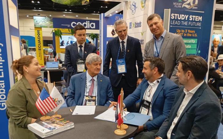 Executives from UCAM and Universidad San Ignacio de Loyola (Peru), this week in Orlando.