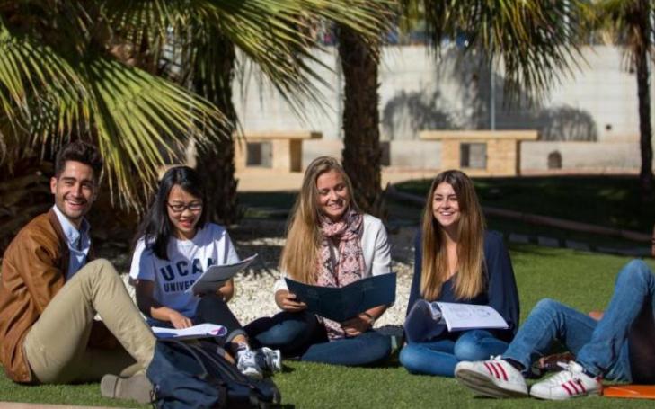 international students in campus