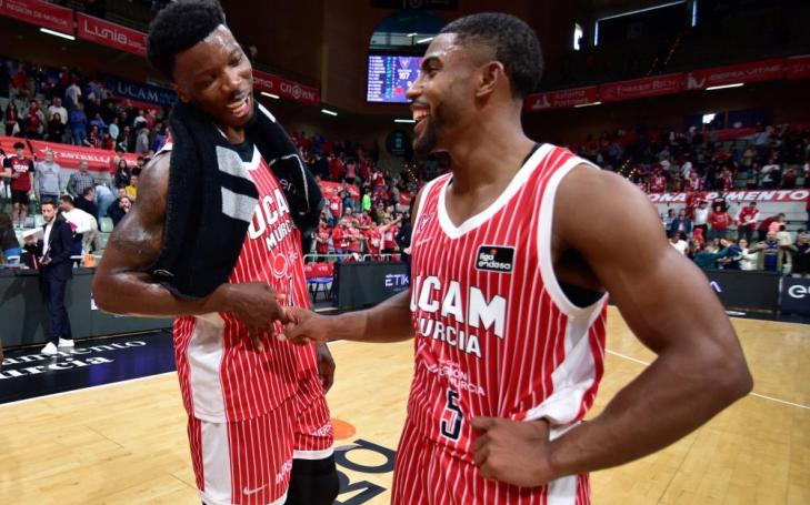 Cacok and DeJulius chatting after a UCAM Murcia victory