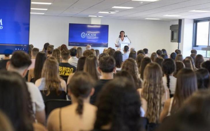 María Mendoza, Head of the UCAM-COE Campus in Torrejón de Ardoz, welcomed the students