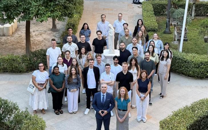 FOM Students alongside representatives from both universities during the welcome ceremony.
