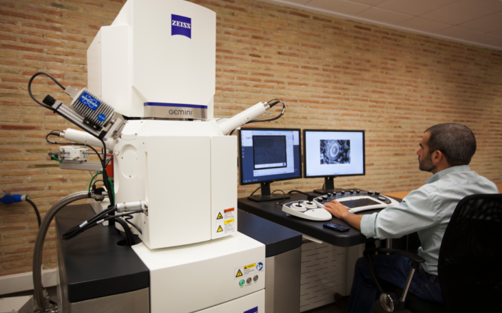 UCAM&#039;s researchers working on a project to discover new drugs with artificial intelligence techniques