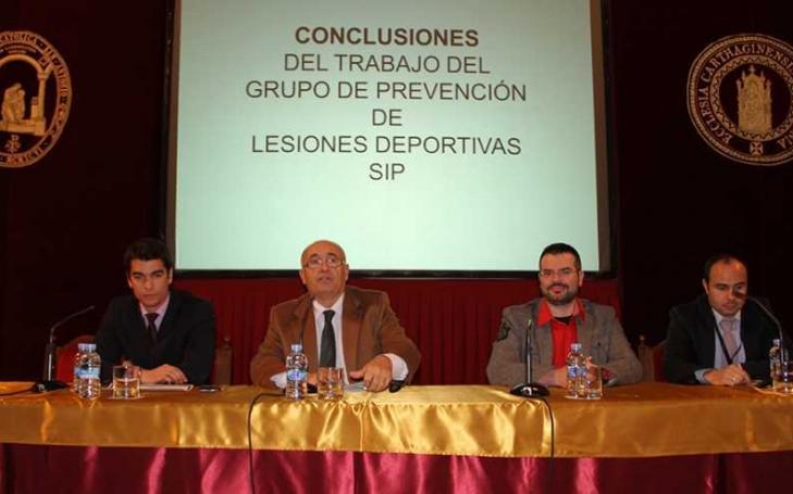 UCAM produces manual to prevent injuries in football players