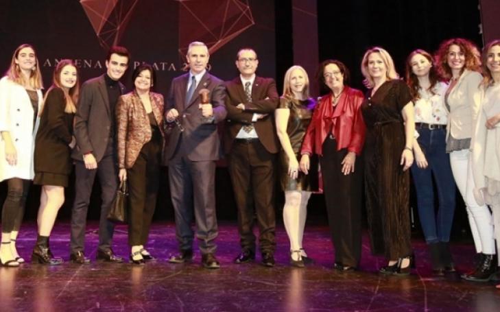 Micrófono de Plata award to the Faculty of Communication Micrófono de Plata award to the Faculty of Communication
