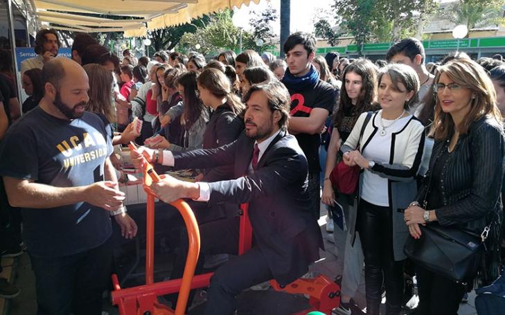 UCAM takes science to the street