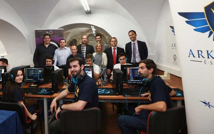 UCAM presents its team 'eSports': Arkangels UCAM presents its team 'eSports': Arkangels