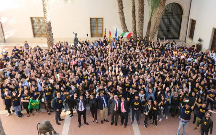 The President of the Region of Murcia welcomes 700 new UCAM international students