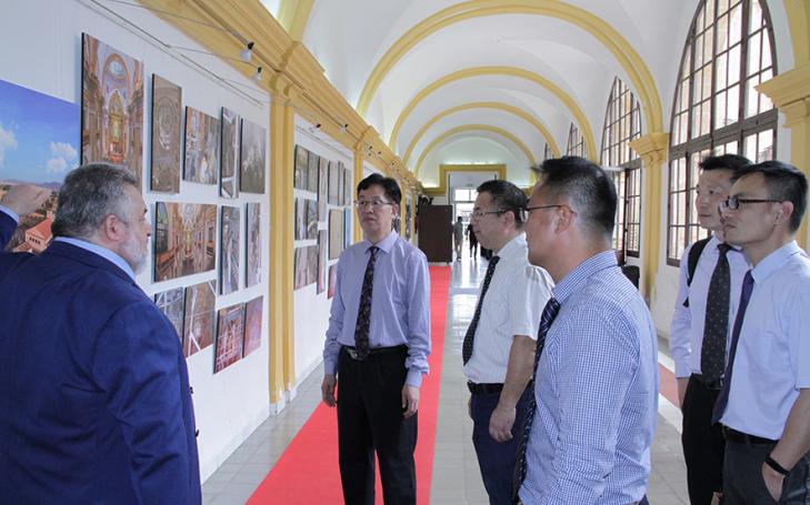 The Chinese universities of Xi'an and Ningbo will cooperate with the UCAM in research and training The Chinese universities of Xi'an and Ningbo will cooperate with the UCAM in research and training