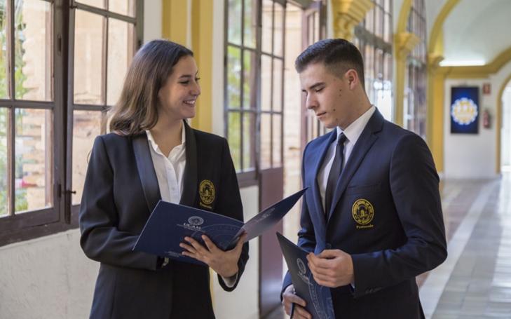 UCAM offers two new degrees to train experts in protocol