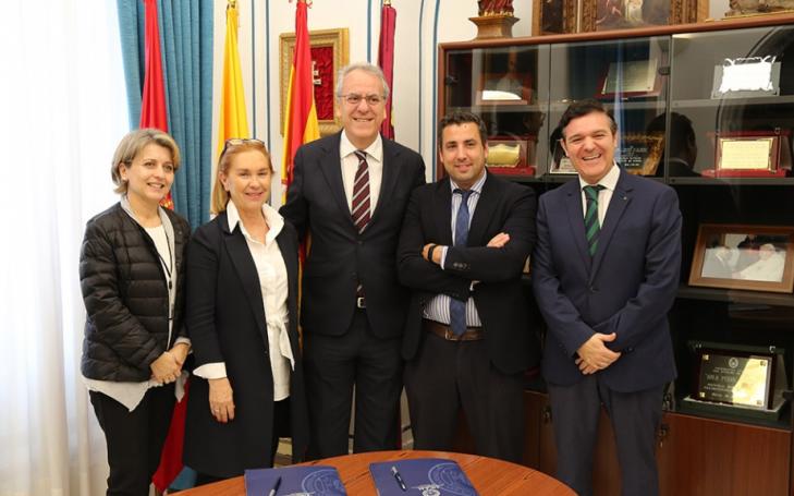 UCAM and &#039;Planeta Formación y Universidades&#039; join forces to teach their specific degrees for professionals in the field of health and business