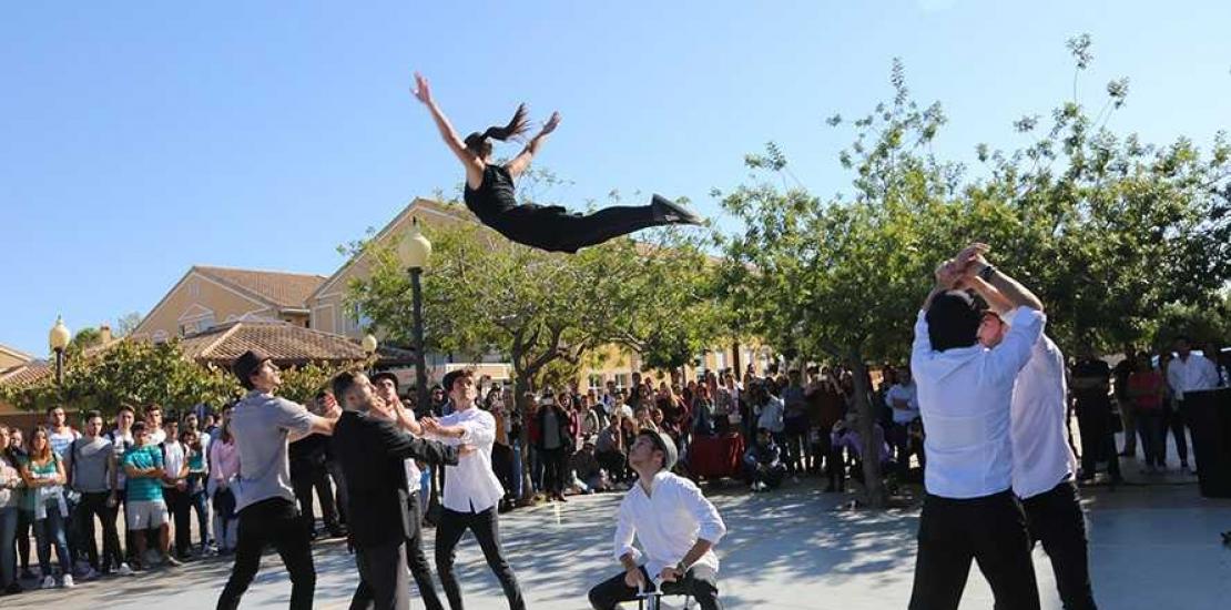 Music, dance and gastronomy to close the university Welcome Days #HolaUCAM Music, dance and gastronomy to close the university Welcome Days #HolaUCAM