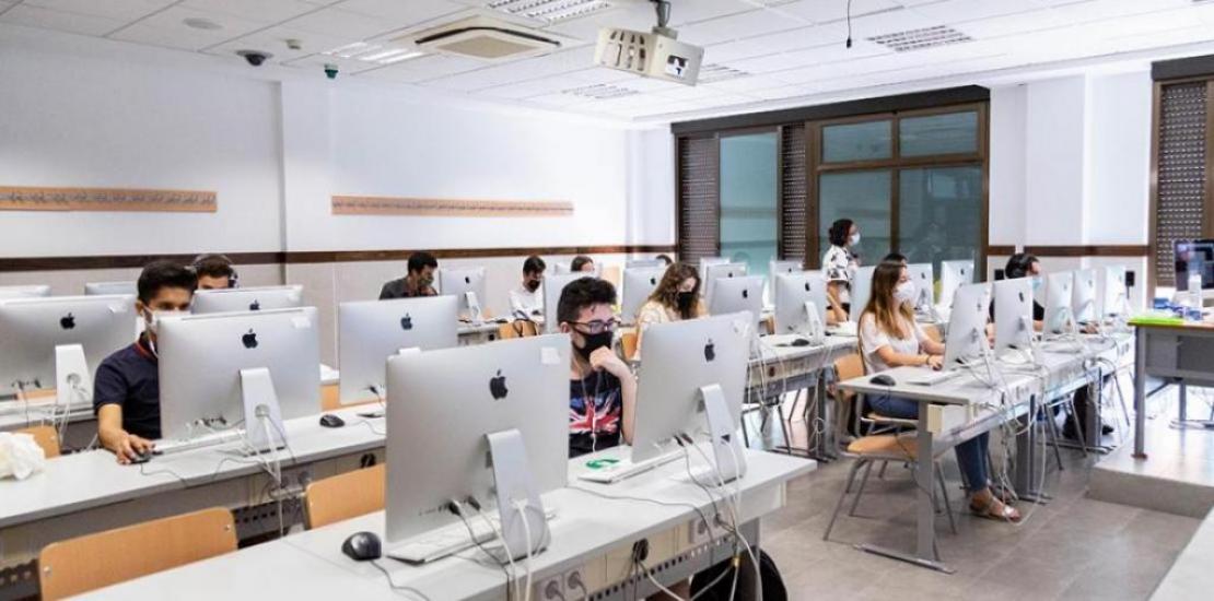 UCAM FP students carry out their internships in a university environment shared with undergraduate students.