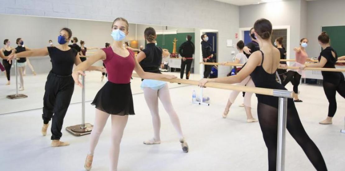 A ballet masterclass has served to premiere the UCAM Dance Classroom