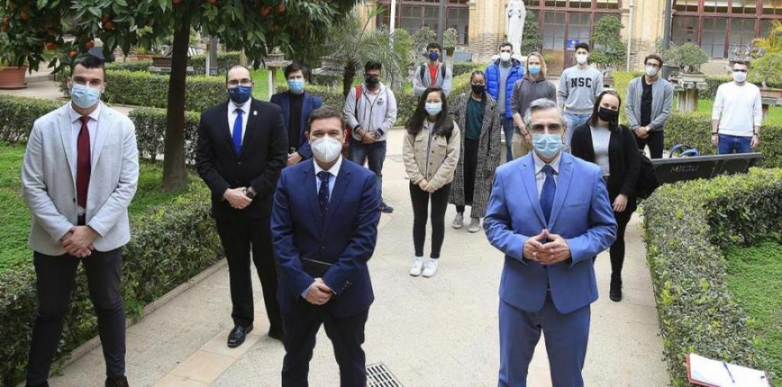 Some of the participants in the meeting of the International Academic Committee of UCAM with representatives of students of the degrees in English