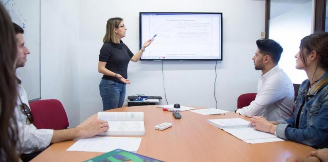 Its faculty of Business and Legal Sciences offers Bachelor’s Degrees in Business Administration and Management, Marketing and Commercial Management, Labour Relations and Human Resources, and Tourism