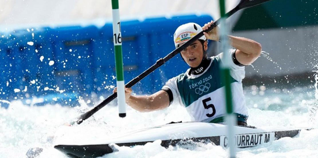 In a spectacular final, the Spanish UCAM canoeist wins silver, her third Olympic medal after gold in Rio and bronze in London.