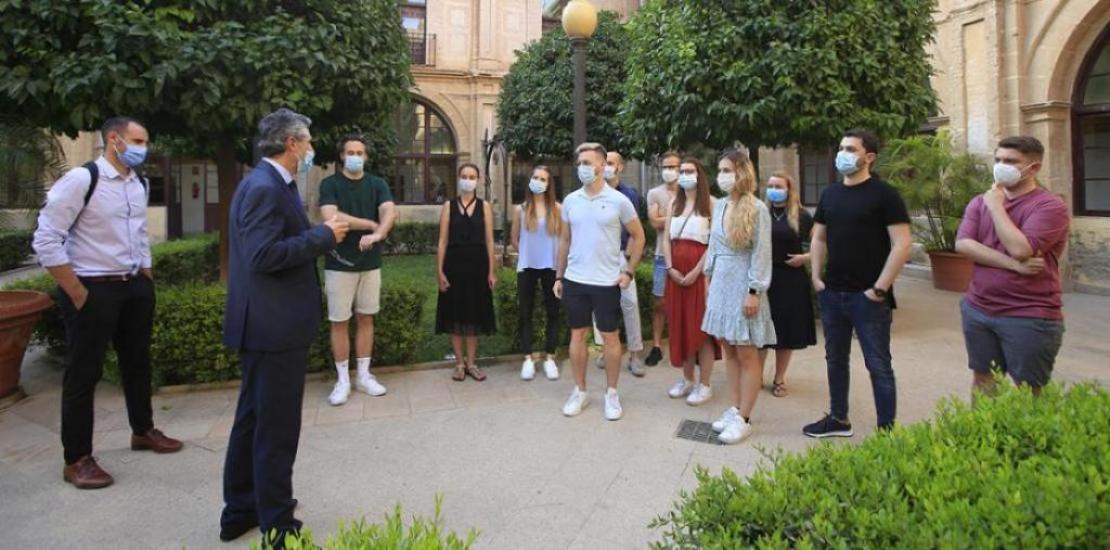 Sent by their respective companies, they have come to Murcia to improve their public speaking, business marketing, corporate communication and social network skills