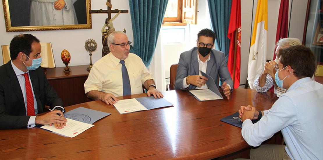 José Luis Mendoza, President of the UCAM; Juan José Caravaca, CEO of KeepCool; Mariano Ortín, Regional Commercial Director of Banco Santander in Murcia; Antonio Cerdá, Director of the Chair; and Industrial Doctorate student Ramiro Alonso.