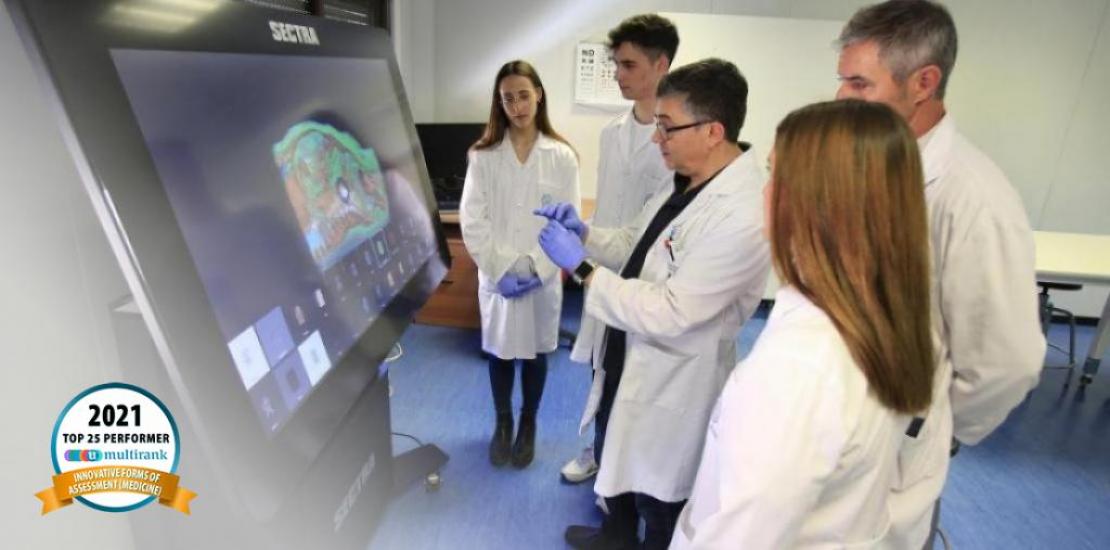 In addition, U-Multirank places this degree of the Catholic University in the Top-25 in Europe for its innovative teaching method, after evaluating more than 2,000 higher education institutions. The ranking, promoted by the European Union, positions Medicine, Nursing, Psychology and Pharmacy of the Catholic University as the highest rated in the in the Top 12 in Spain.