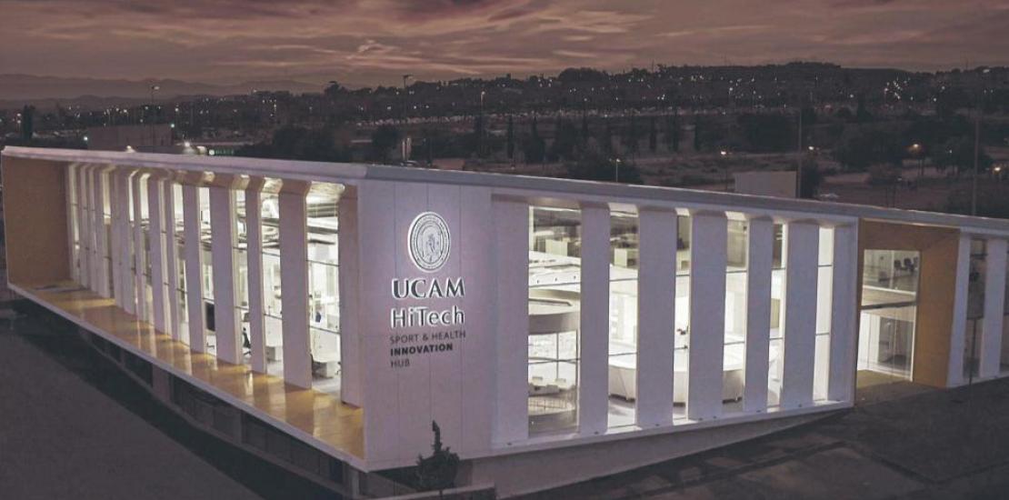 UCAM HiTech, located in the surroundings of the Los Jerónimos Campus and integrated into the National Network of High Technology Incubators, is a technological hub where entrepreneurship and research come together at the service of society. With 2,000 m2 of facilities, the 5.5-million-euro investment has been promoted and financed by the UCAM, and co-financed by FEDER funds, with the collaboration of the Incyde Foundation of the Spanish Chambers of Commerce.