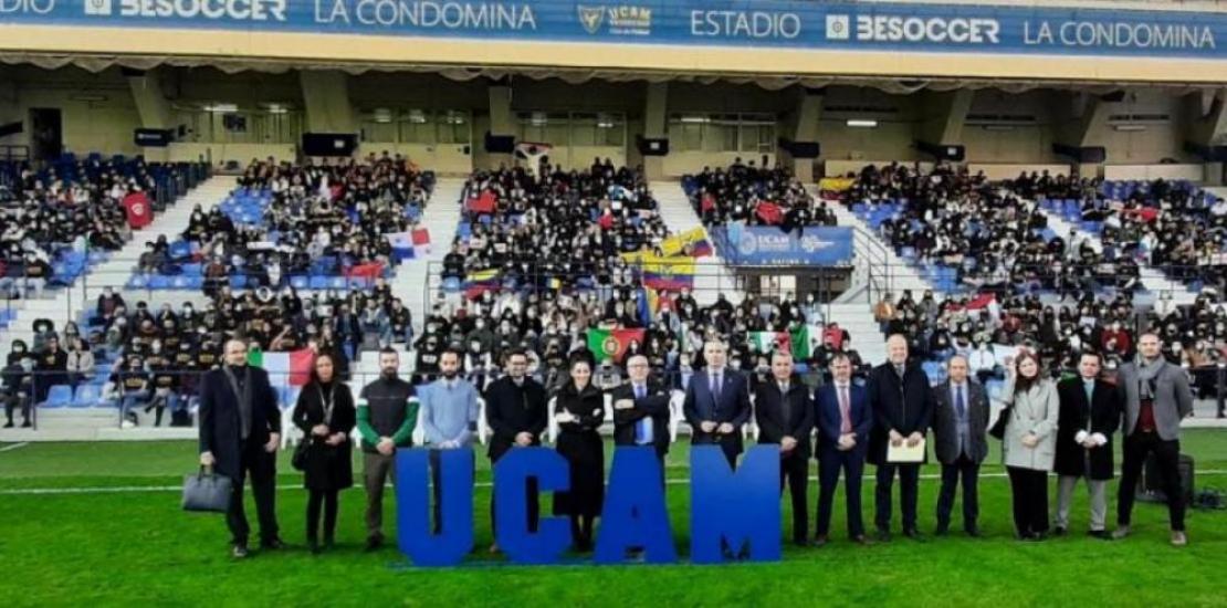José Luis Mendoza, president of the Universidad Católica, welcomed the international students, which are over 5,000 across its different campuses this academic year, setting a new record for the institution in its twenty-five years of history
