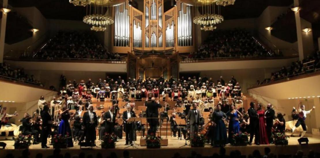 The orchestra, choir and soloists perform Canto a Murcia as the grand finale of the XXI Grand New Year Zarzuela Gala held at the Auditorio Nacional (Madrid).