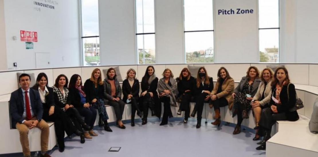 Photograph of the women participating in the event held at the UCAM HiTech.
