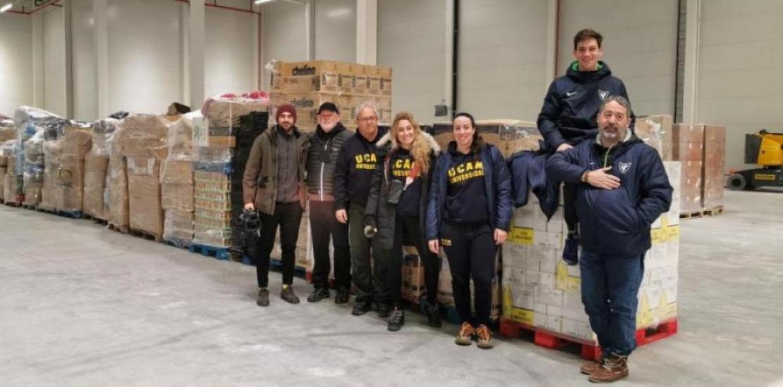 Volunteers of the University Platform for Peace helped with the unloading and handed over the urgent supplies to those responsible for distribution on the ground