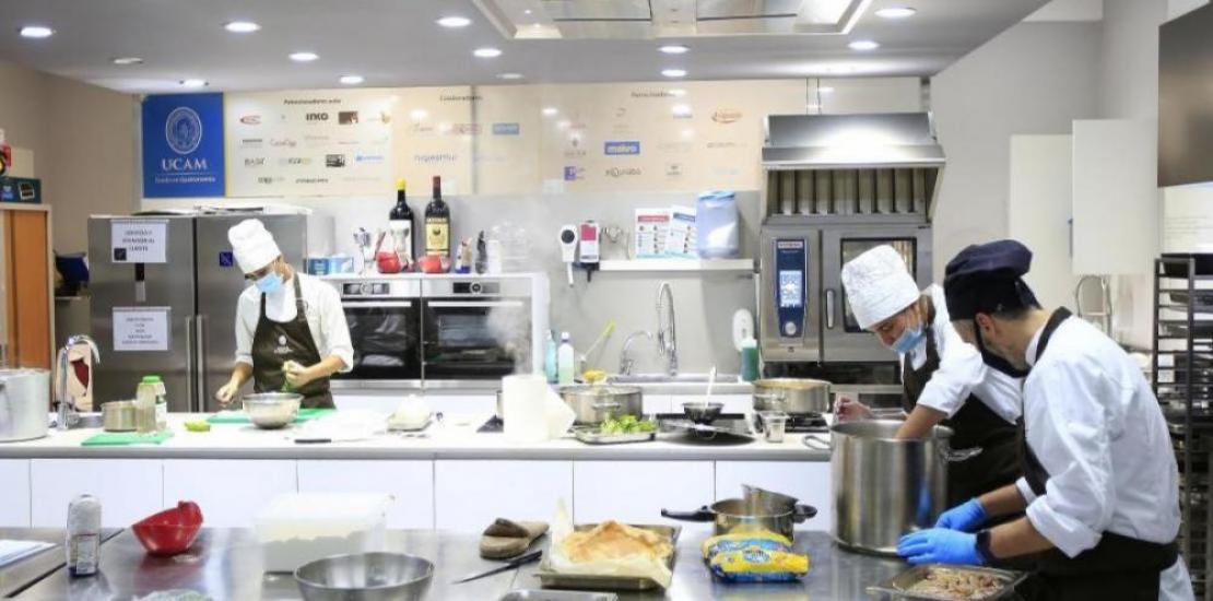 It will be the first university degree in the Region of Murcia in this modality, allowing students to study various subjects in the Odiseo facilities of the Orenes Group
