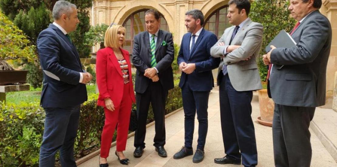 In the centre of the picture, the Rector of UCAM, the Vice-Dean of the UCAM Degree in Civil Engineering, the Regional Councillor of Water, Agriculture, Livestock, Fisheries and Environment, and the General Director of Water for the Region of Murcia.