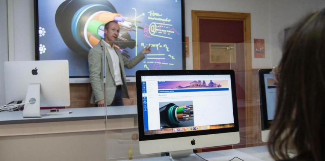 Canvas, used by universities in the United States such as Harvard, Stanford and MIT; or in the United Kingdom such as Oxford, Swansea and Newcastle; encourages teaching innovation and student participation